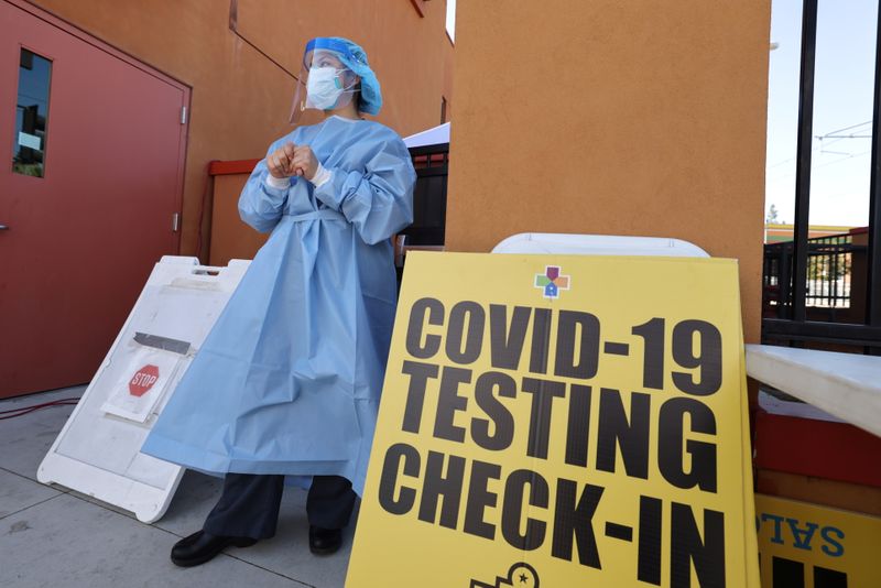 &copy; Reuters. Registered nurse Glenda Perez waits to test people for the coronavirus disease (COVID-19), in East Los Angeles