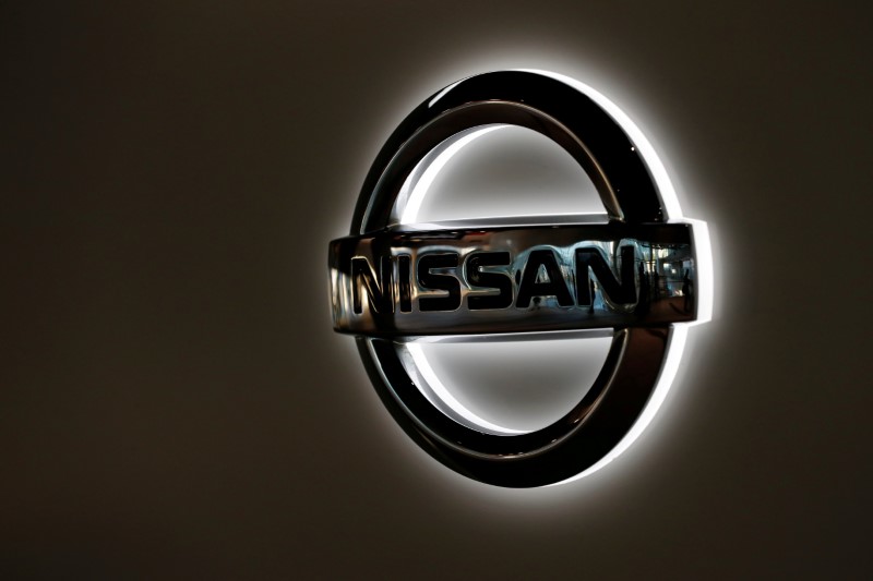 © Reuters. Imagen de archivo: Logotipo de Nissan Motor en su sede en Yokohama, Japón.