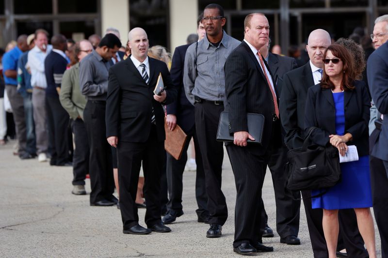 © Reuters. FILE PHOTO: People wait in line to enter the Nassau County Mega Job Fair at Nassau Veterans Memorial Coliseum in Uniondale, New York