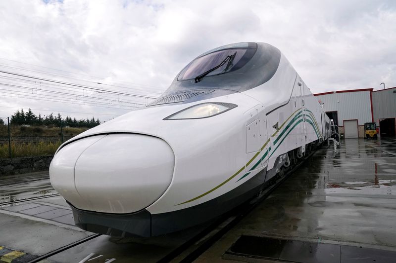 &copy; Reuters. Un tren de alta velocidad en la fábrica del fabricante español de trenes Talgo, en Rivabellosa, España, el 11 de octubre de 2018