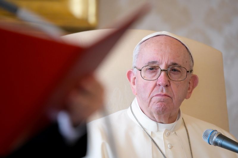 &copy; Reuters. Pope Francis delivers his weekly general audience