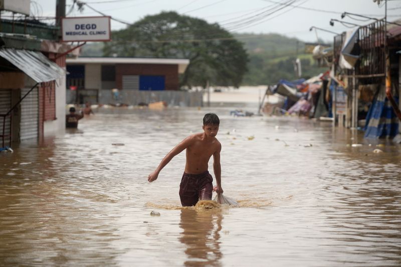&copy; Reuters. フィリピン、台風死者26人に　首都周辺で大規模な洪水