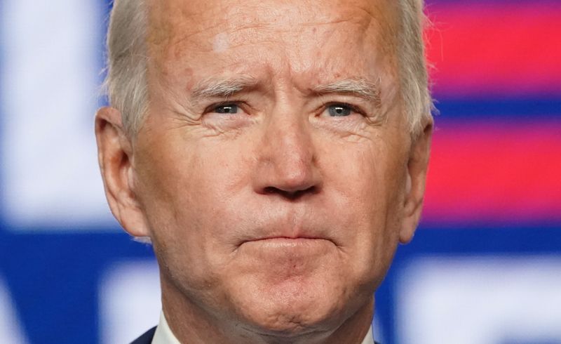 &copy; Reuters. Il candidato Democratico ed ex vice presidente degli Stati Uniti Joe Biden commenta i risultati delle elezioni 2020 a Wilmington