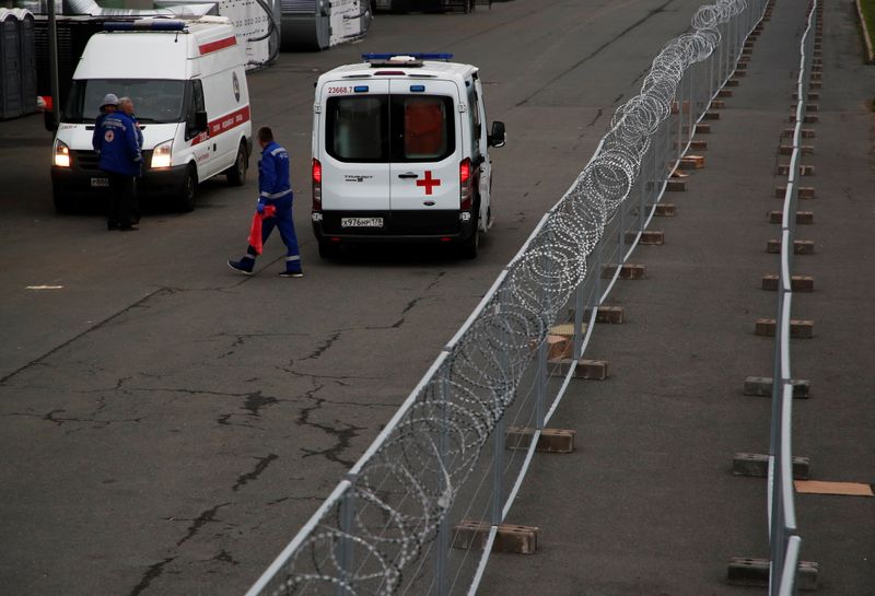 &copy; Reuters. Ambulances are seen parked outside a temporary a hospital for patients infected with the coronavirus disease (COVID-19) in Saint Petersburg