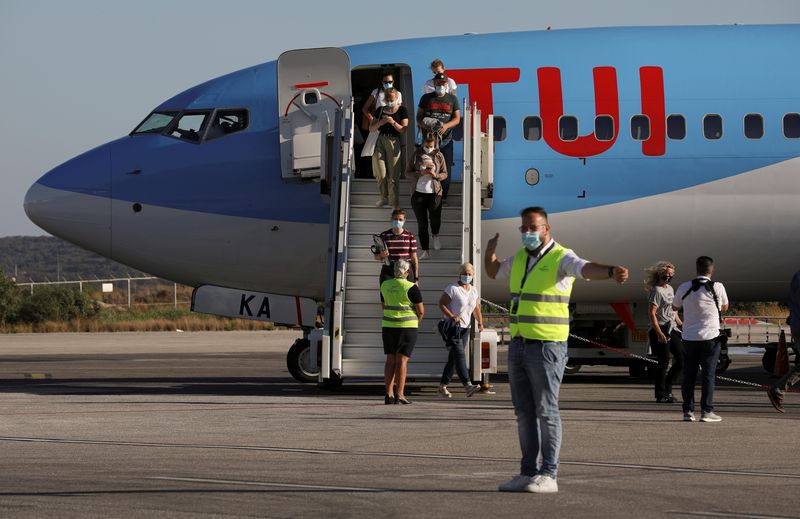 &copy; Reuters. FILE PHOTO: Passengers on a TUI Airways flight arrive at Kos International Airport