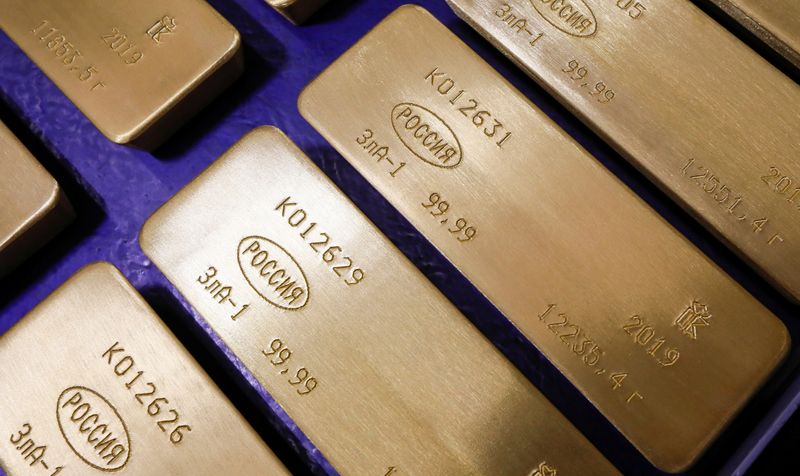 &copy; Reuters. Marked ingots of 99.99 percent pure gold are placed in a cart at a plant of Krastsvetmet in Krasnoyarsk