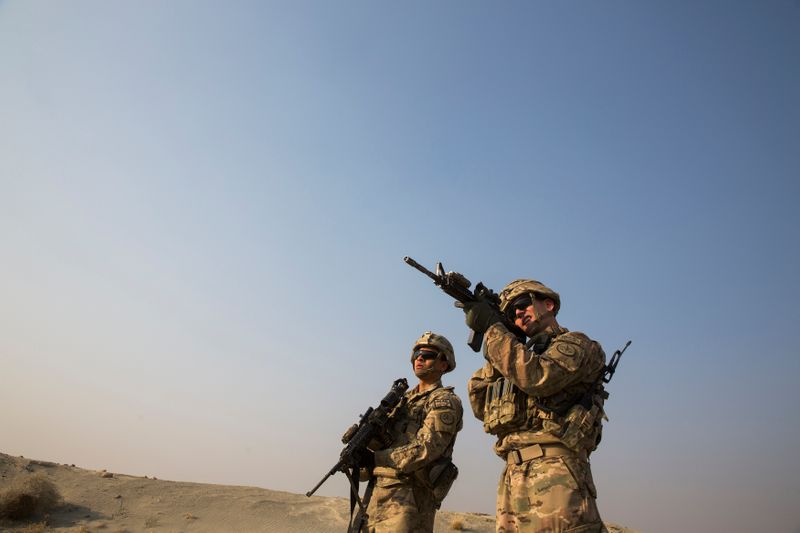© Reuters. الخلاف بشأن الانتخابات الأمريكية يسلط الضوء على الغموض بشأن أفغانستان