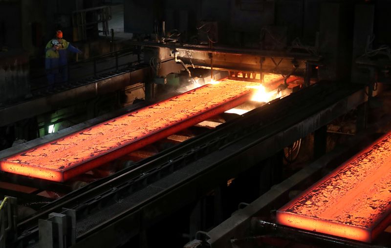 &copy; Reuters. FILE PHOTO: Red-hot steel plates pass through a press at the Tata steel plant in Ijmuiden