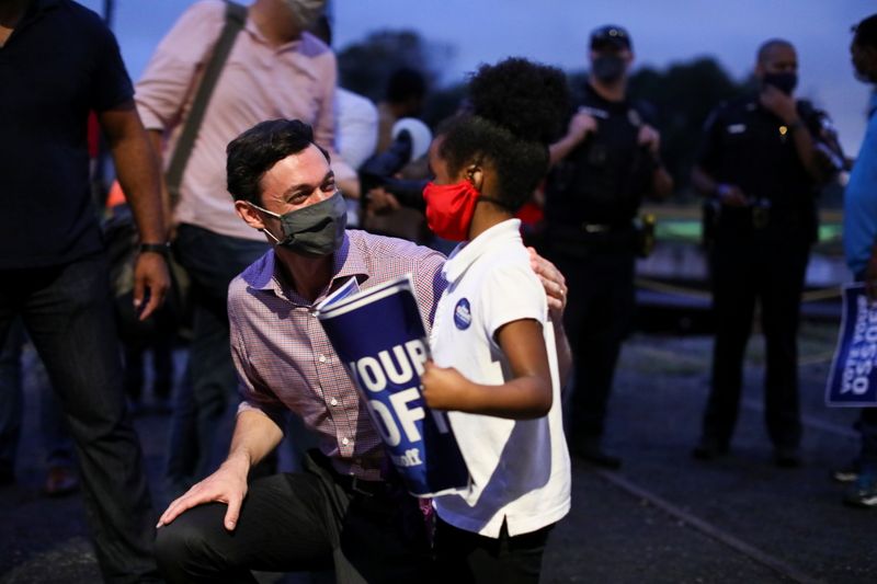 © Reuters. Democratic U.S. Senate candidate Jon Ossoff greets a supporter after speaking at a campaign event at the Georgia State Railroad Museum in Savannah