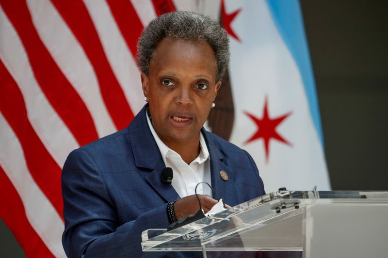 &copy; Reuters. FILE PHOTO: Chicago&apos;s Mayor Lori Lightfoot attends a science initiative event at the University of Chicago in Chicago, Illinois