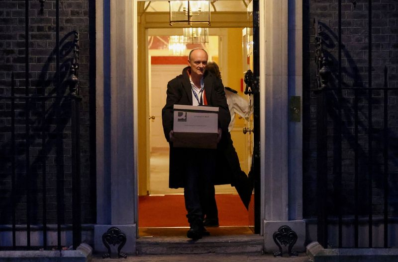 © Reuters. Dominic Cummings, special advisor for Britain's Prime Minister Boris Johnson leaves 10 Downing Street, in London