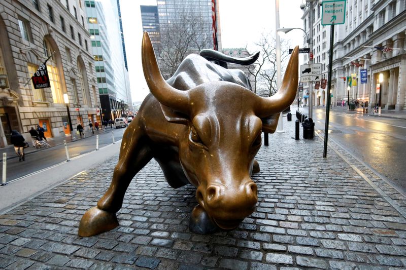 &copy; Reuters. FILE PHOTO: The Wall Street bull is seen in the financial district in New York
