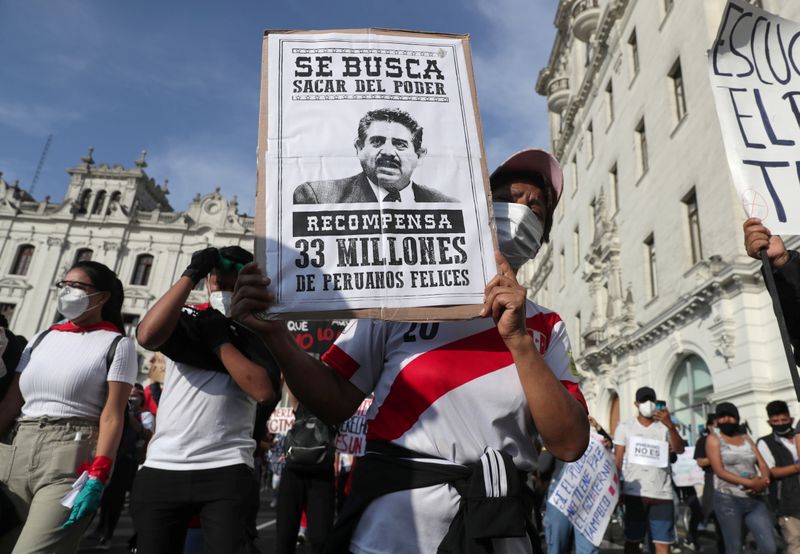 &copy; Reuters. Peruvians protest against the decision of Congress to remove former President Martin Vizcarra, in Lima