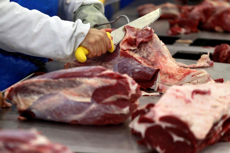 &copy; Reuters. FILE PHOTO: A worker cuts up joints of beef at the Marfrig Group slaughterhouse