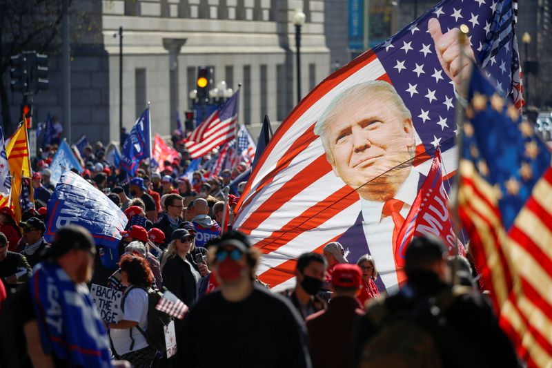 &copy; Reuters. トランプ米大統領の支持者がワシントンでデモ、選挙の不正訴え