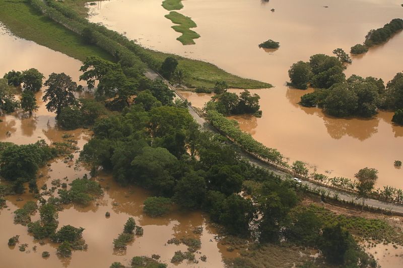 © Reuters. FILE PHOTO: A general view shows an area flooded after the passage of Storm Eta, in Puerto Barrios