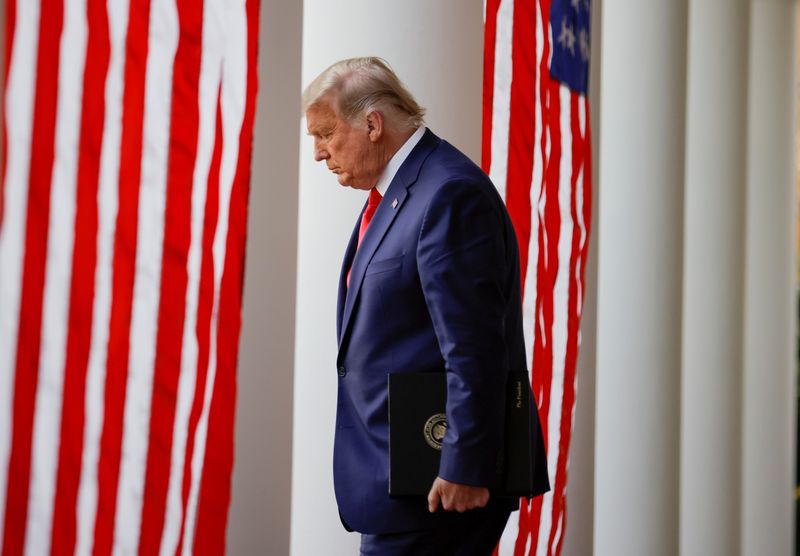 © Reuters. ترامب يؤكد أنه سيرفع دعاوى 
