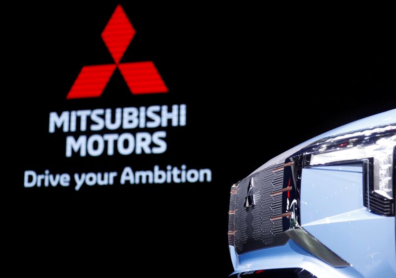 &copy; Reuters. FILE PHOTO: Mitsubishi Mi-Tech concept car is seen in Tokyo Motor Show in Tokyo
