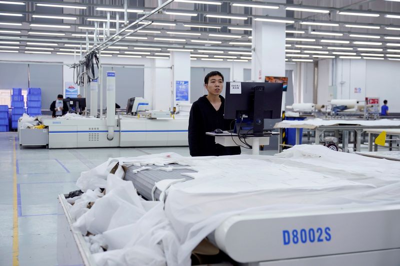 &copy; Reuters. إنتاج المصانع الصينية يفوق التوقعات مع تعافي آسيا من ركود كوفيد