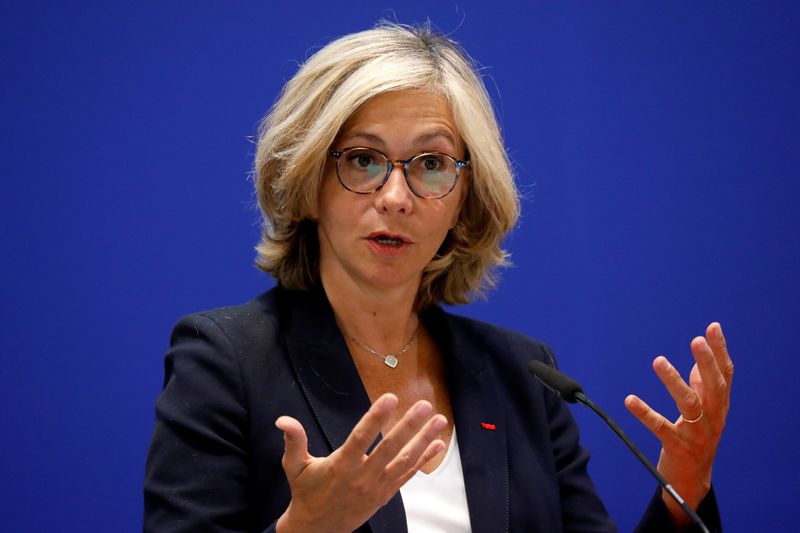 © Reuters. Ile de France Region President Valerie Pecresse attends a news conference at the Transport Ministry in Paris