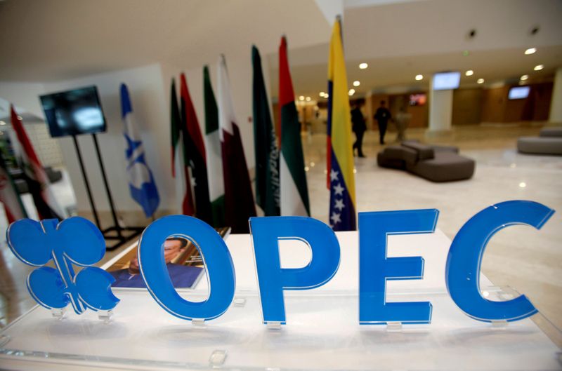 © Reuters. FILE PHOTO: The OPEC logo pictured ahead of an informal meeting between members of the Organization of the Petroleum Exporting Countries (OPEC) in Algiers