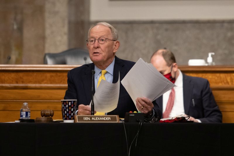 &copy; Reuters. Fauci, Redfield testify at U.S. Senate hearing on coronavirus response in Washington