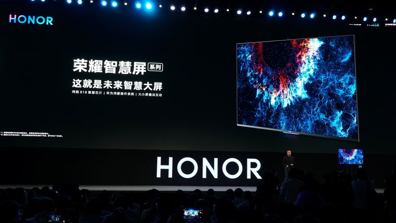 &copy; Reuters. President of Huawei&apos;s Honor brand George Zhao unveils the Honor Vision Smart Screen equipped with Huawei&apos;s new HarmonyOS operating system at the Huawei Developer Conference in Dongguan