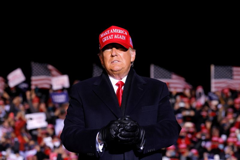 &copy; Reuters. U.S. President Donald Trump holds a campaign rally at Kenosha Regional Airport in Kenosha, Wisconsin