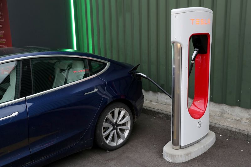 © Reuters. A Tesla Supercharger station is seen in Dietikon
