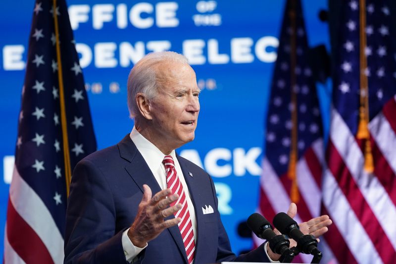 © Reuters. U.S. President-elect Joe Biden speaks about the U.S. economy after a briefing in Wilmington, Delaware