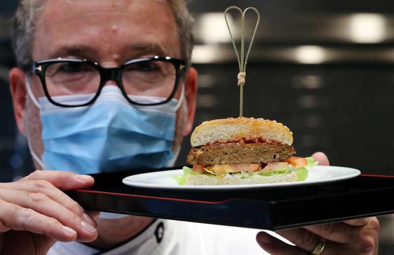 &copy; Reuters. Chef Brunschweiler displays a pea protein-based hamburger at flavour maker Givaudan&apos;s innovation centre in Kemptthal