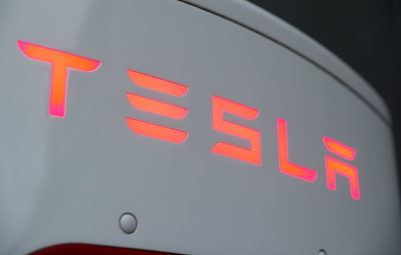 &copy; Reuters. The logo of Tesla is seen at a Tesla Supercharger station in Dietikon