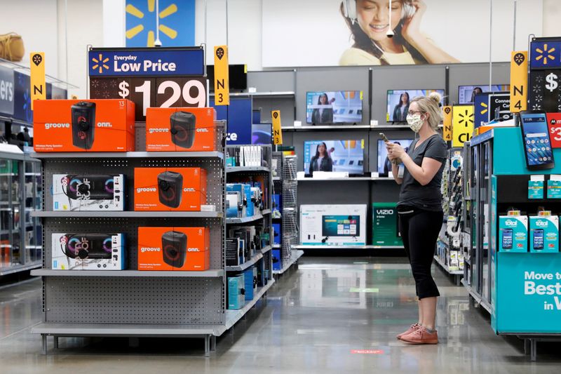 Walmart forecasts promising holiday season as online sales soar