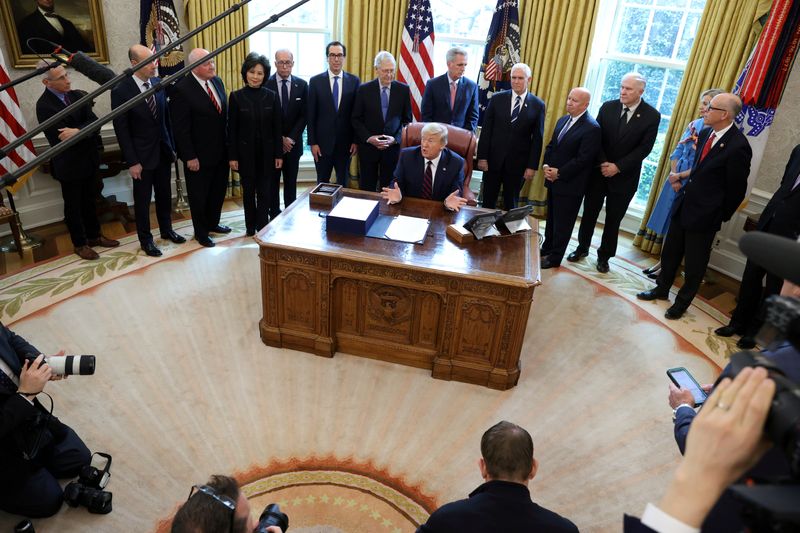 © Reuters. FILE PHOTO: U.S. President Trump hosts coronavirus aid bill signing ceremony at the White House in Washington