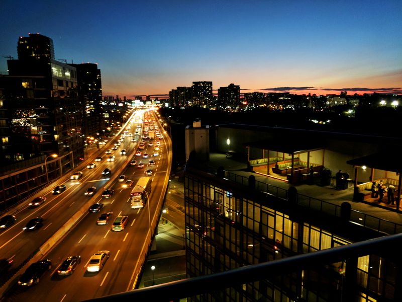 © Reuters. FILE PHOTO: Condo buildings line both sides of Gardiner Expressway in downtown Toronto