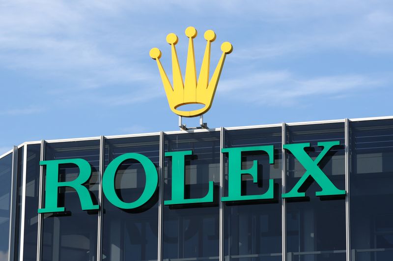 &copy; Reuters. A logo is pictured on the headquarters of Swiss watchmaker Rolex in Geneva