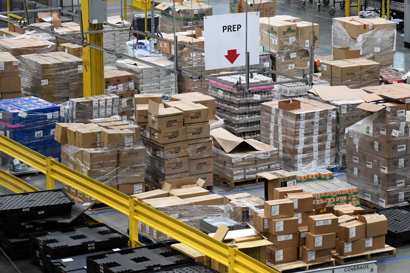 © Reuters. An overview of the product prep area of the Amazon fulfilment center is seen in Baltimore