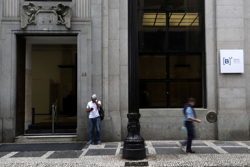 © Reuters. Fachada da bolsa de valores de São Paulo