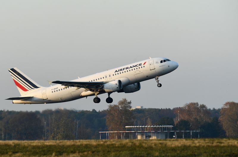 &copy; Reuters. Last flight departs from Berlin&apos;s Tegel airport, which closes permanently following the recent opening of the new Berlin-Brandenburg (BER) airport, in Berlin