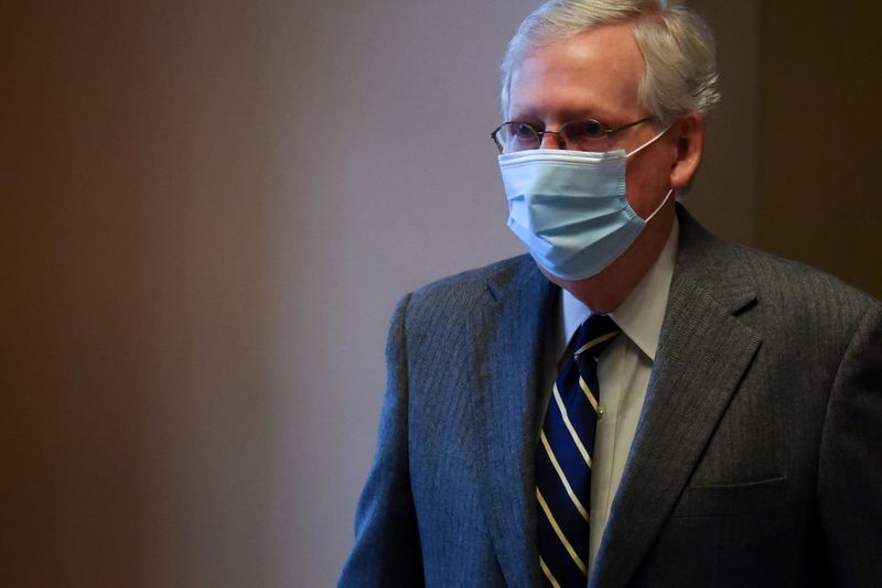 © Reuters. U.S. Senate Majority Leader McConnell returns to his office after visiting the Senate floor at the U.S. Capitol in Washington