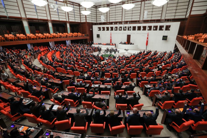 © Reuters. البرلمان التركي يوافق على نشر قوات لمراقبة وقف إطلاق النار في قرة باغ