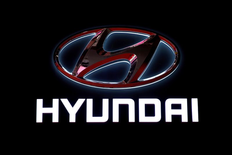 &copy; Reuters. FILE PHOTO: The logo of Hyundai Motor is pictured at the second media day for the Shanghai auto show in Shanghai
