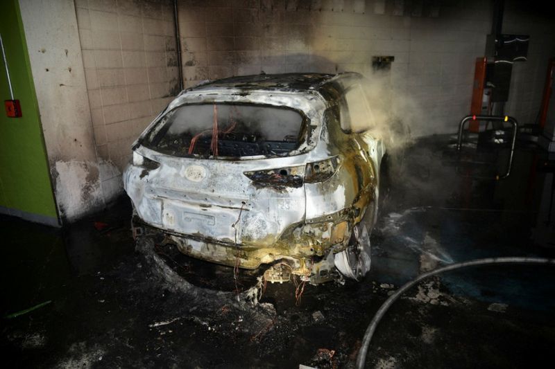 © Reuters. The burnt wreckage of a Hyundai Kona Electric vehicle is seen after it caught fire in Daegu, South Korea