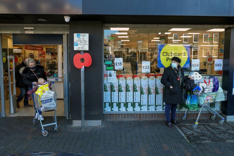 © Reuters. People stock up with items from a Tesco supermarket in West Malling