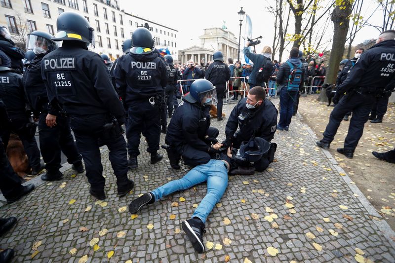 &copy; Reuters. Protest against the government&apos;s coronavirus disease (COVID-19) restrictions in Berlin