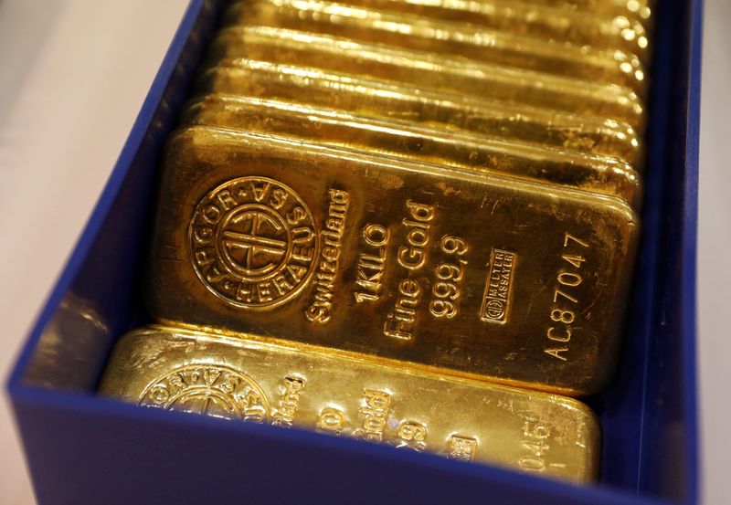 &copy; Reuters. Gold bullions are displayed at GoldSilver Central&apos;s office in Singapore