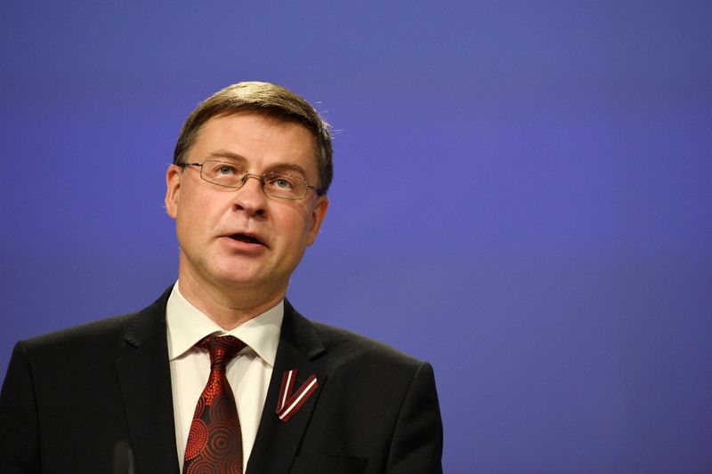 &copy; Reuters. European Commission vice-president Dombrovskis, European Commissioners for Economy Gentiloni and for Jobs and Social Rights Schmit attend a media conference in Brussels