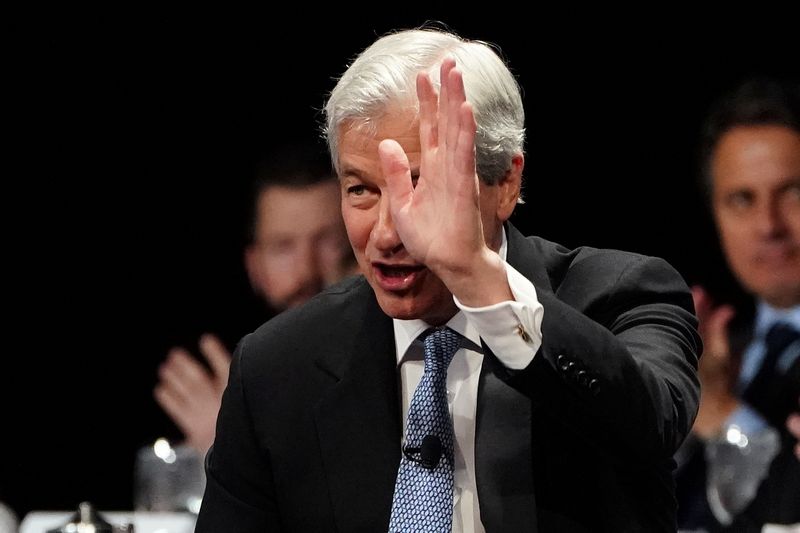 © Reuters. Jamie Dimon, CEO of JPMorgan Chase speaks to the Economic Club of New York in the Manhattan borough of New York City