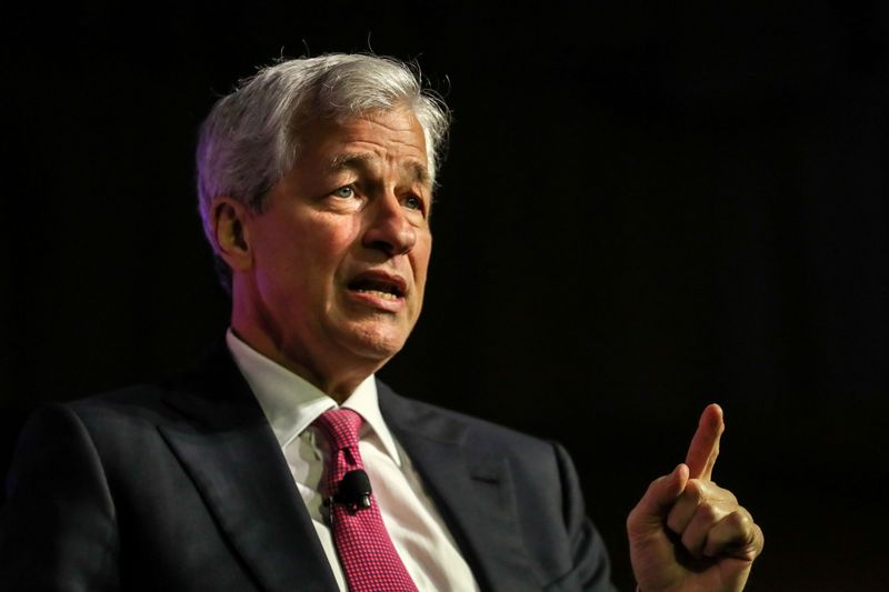 © Reuters. FILE PHOTO: JPMorgan Chase CEO Jamie Dimon speaks at the North America's Building Trades Unions (NABTU) 2019 legislative conference in Washington