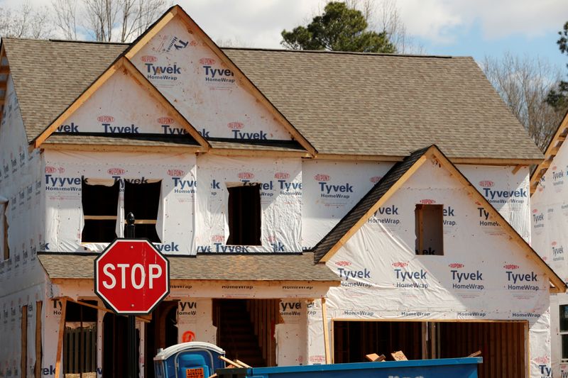 &copy; Reuters. 米住宅着工、10月は予想上回る4.9％増　許可件数横ばい